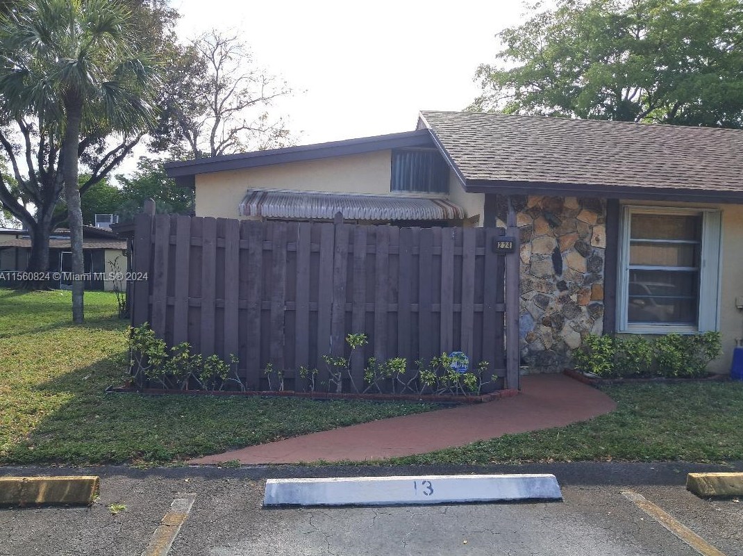 224 Briarwood Cir, Hollywood, FL 33024-1379