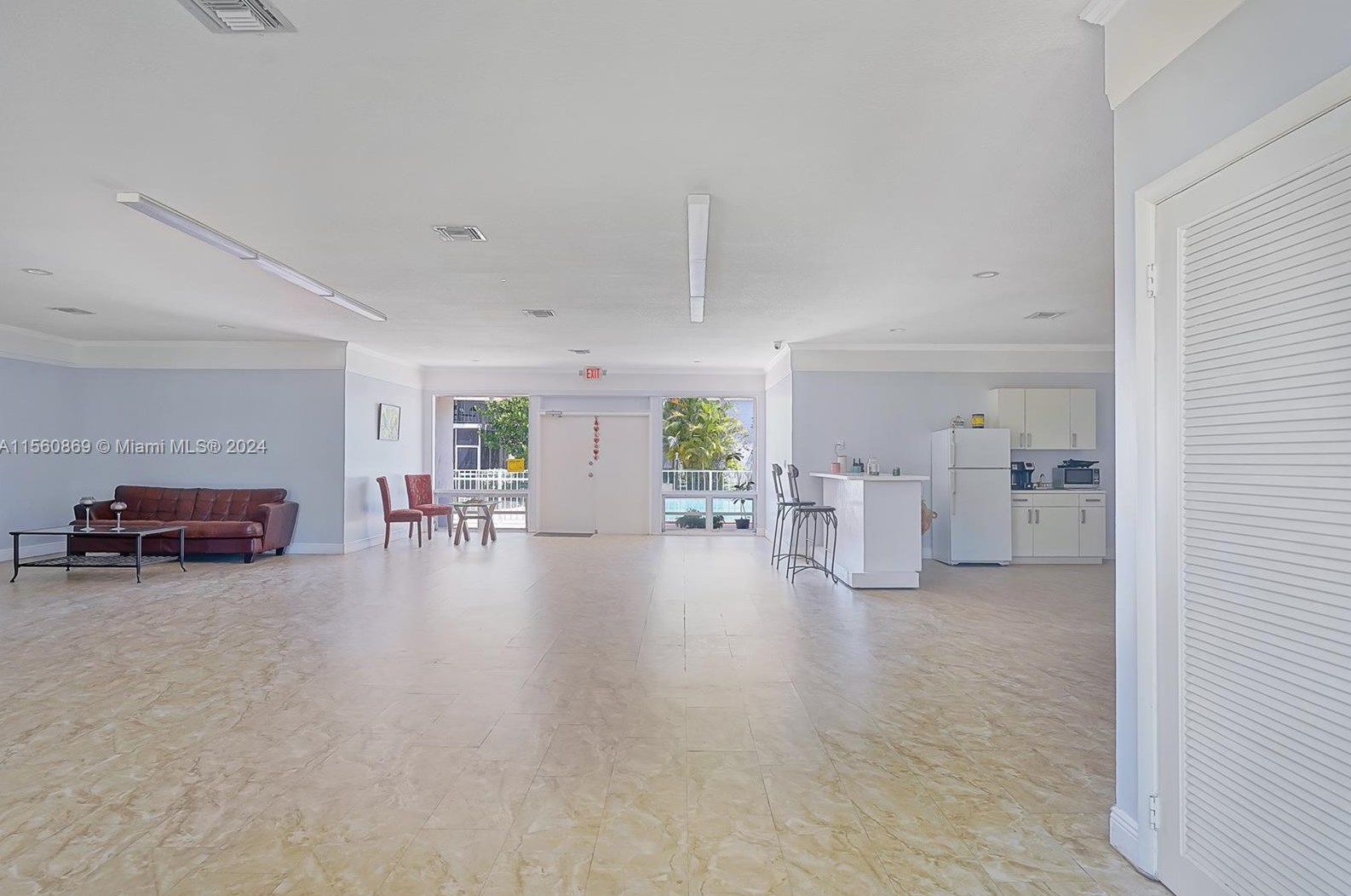 10383 Kendall Dr, Miami FL  33176-1683 exterior