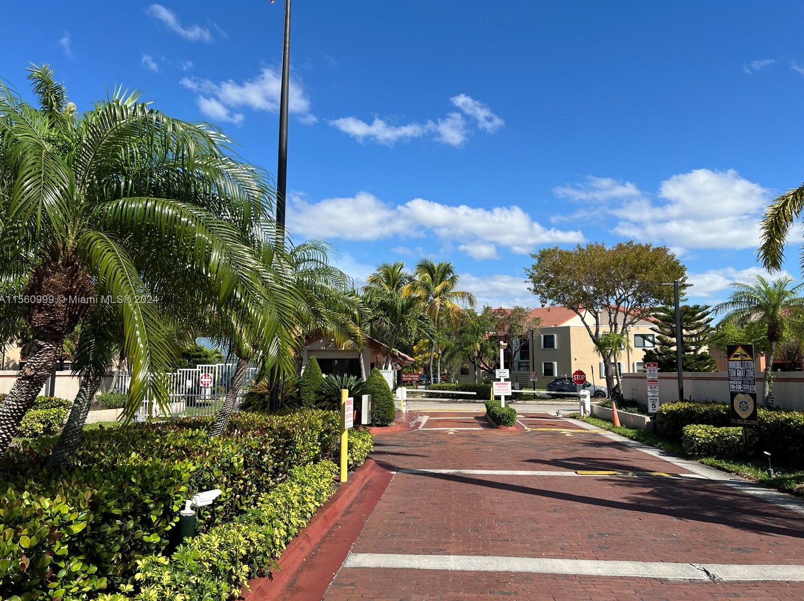 10233 9th Street Cir, Miami, FL 33172-3264