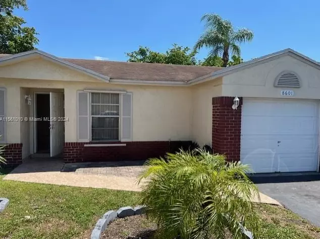 8601 Nw 192nd Terrace, Hialeah, FL 33015