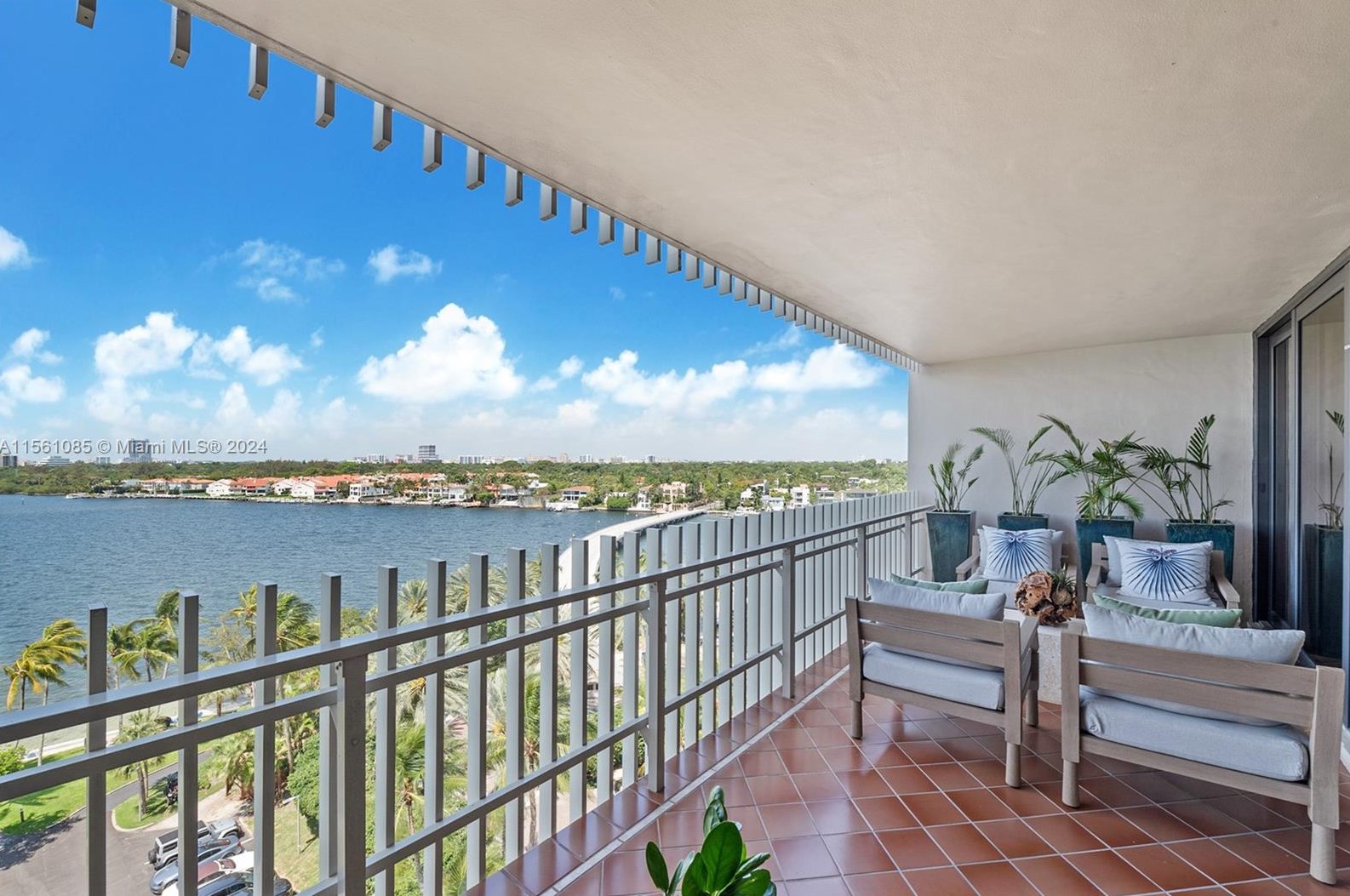 1 Grove Isle Dr, Miami FL 33133-4100 exterior