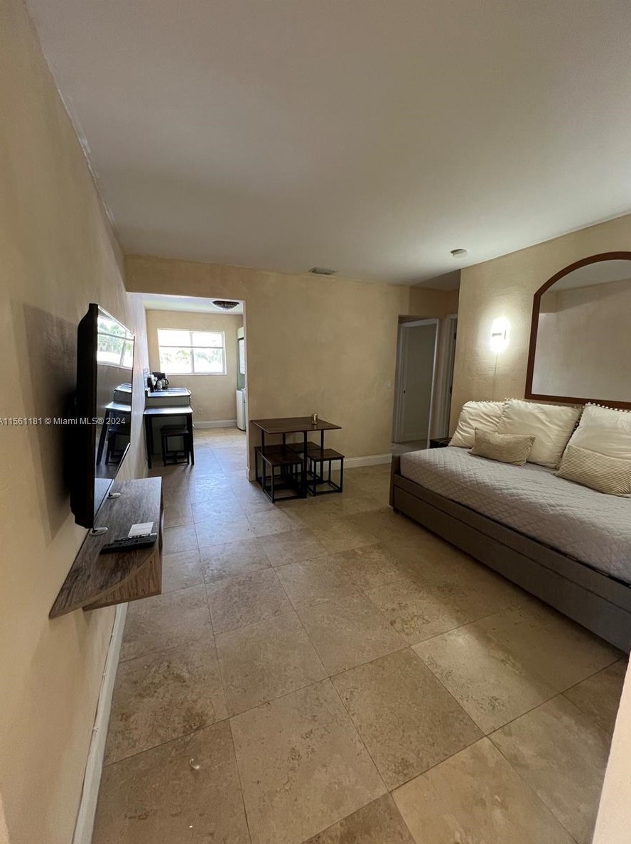 680 10th St, Miami, FL 33130-3844
