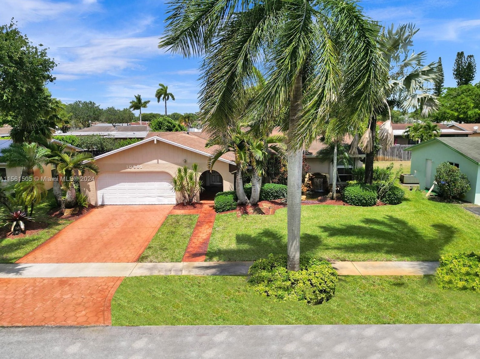 10961 Nw 16th Ct, Hollywood, FL 33026