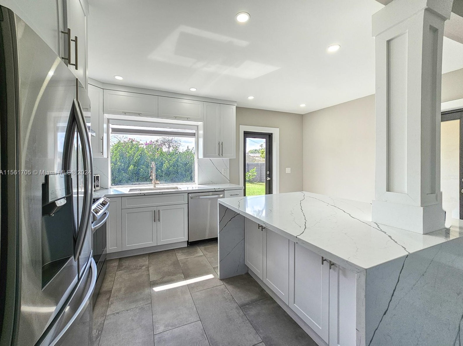 1030 73rd Pl, Miami, FL 33144-4520