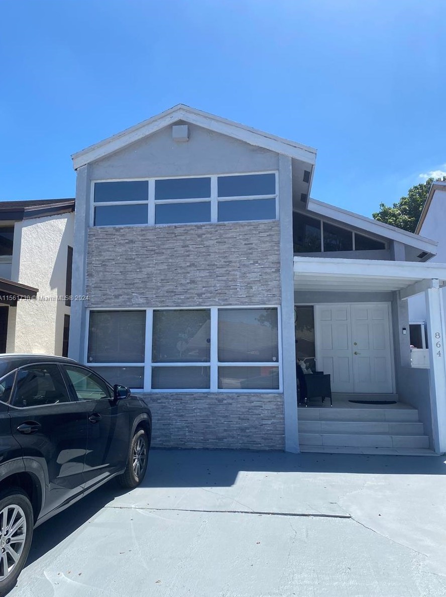 864 39th Pl, Hialeah, FL 33013-2865