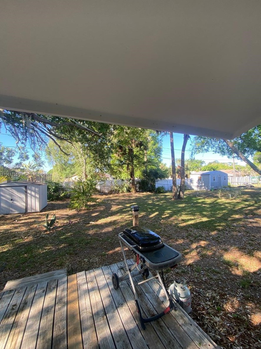 316 Flamingo Dr, Ruskin, FL 33572
