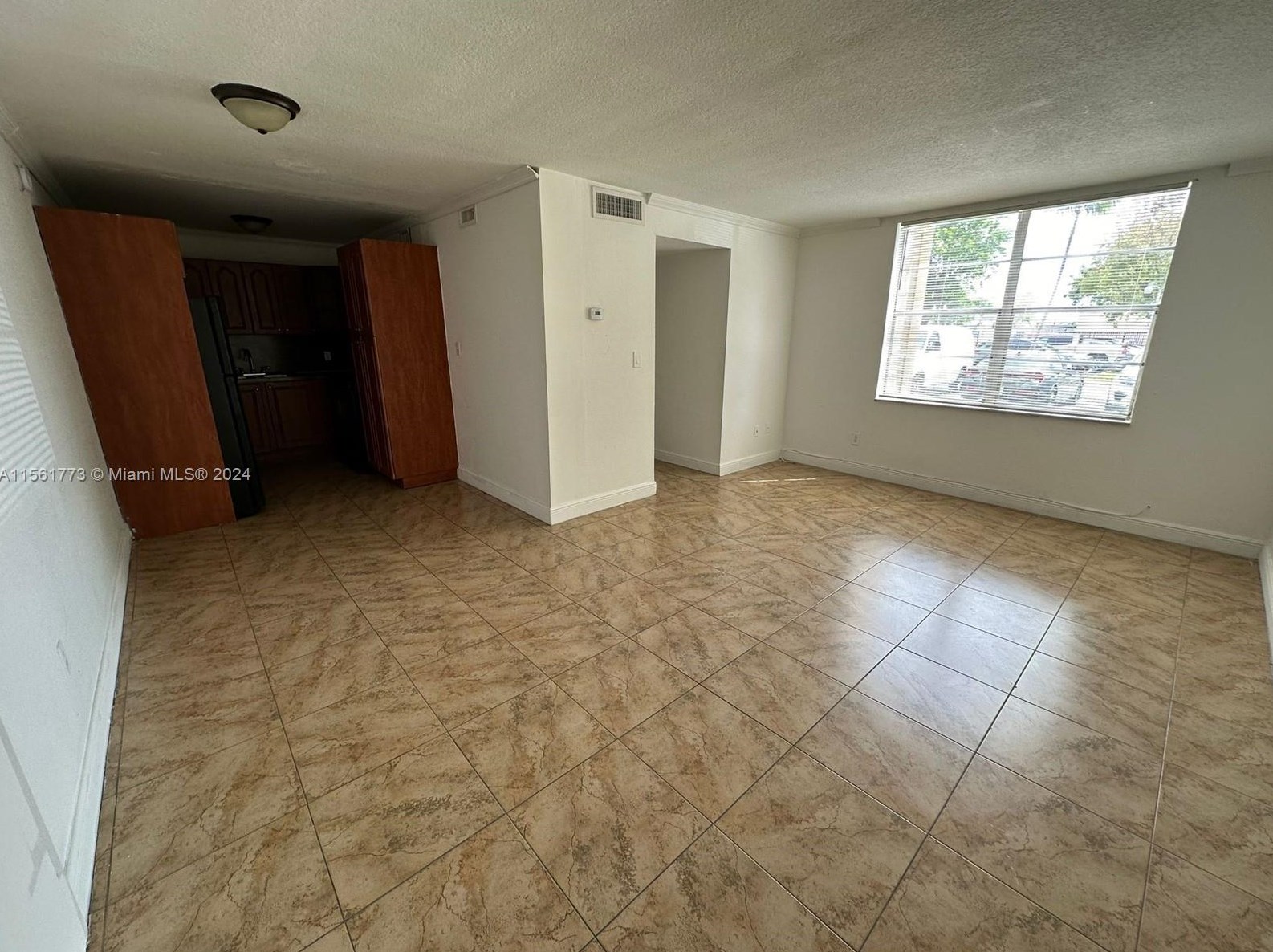1875 W 56th St #104, Hialeah, FL 33012