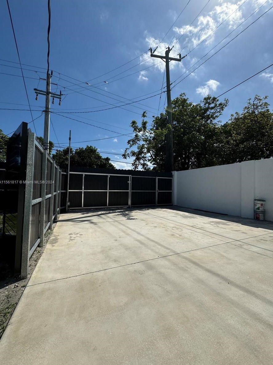 1700 Thomas St, Hollywood, FL 33020-2269