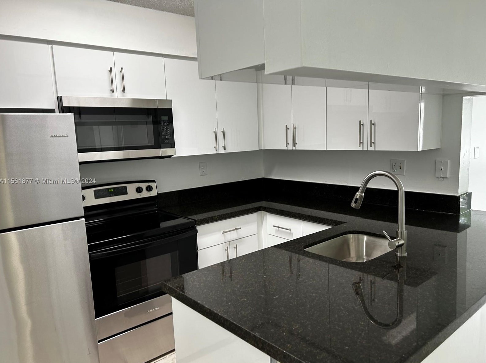 6740 Nw 175th Ln #e-20, Hialeah, FL