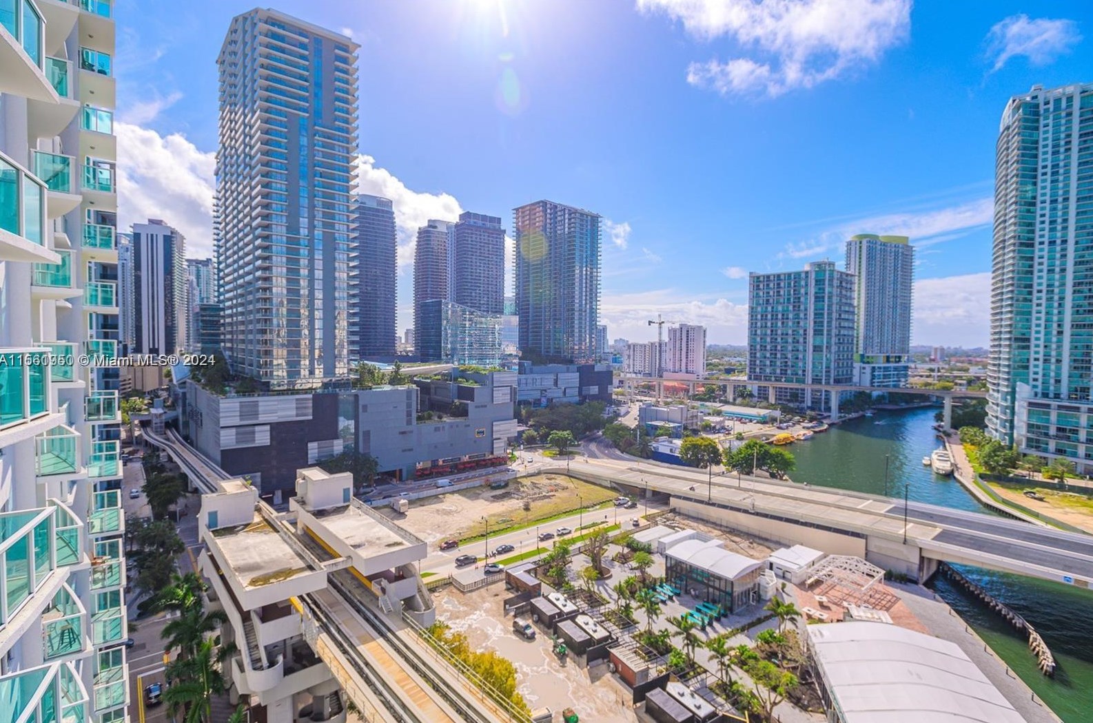 31 5th St, Miami FL 33131-2505 exterior