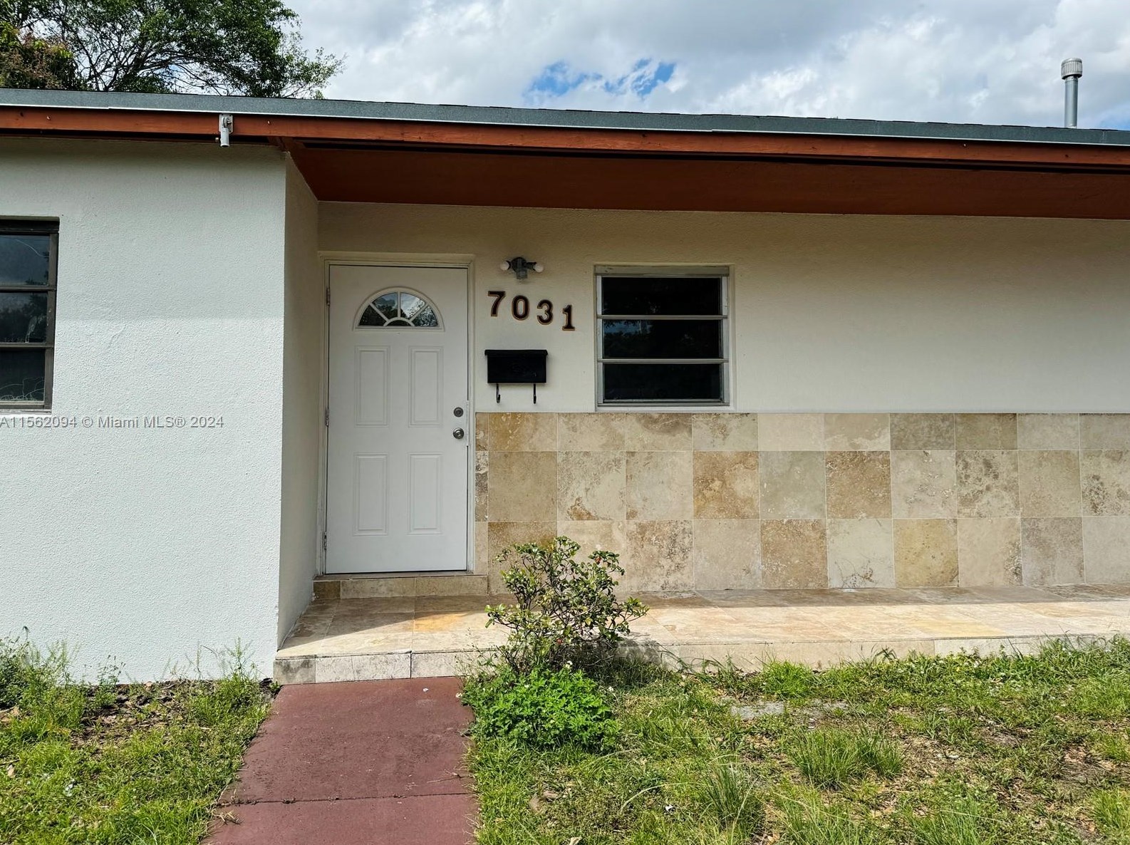 7031 Tyler St, Hollywood, FL 33024-7351