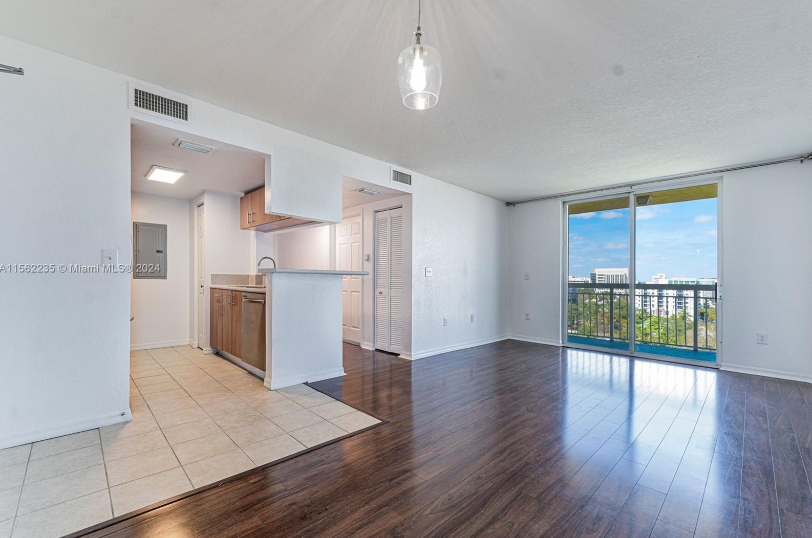 816 Nw 11th St #1103, Miami, FL 33136