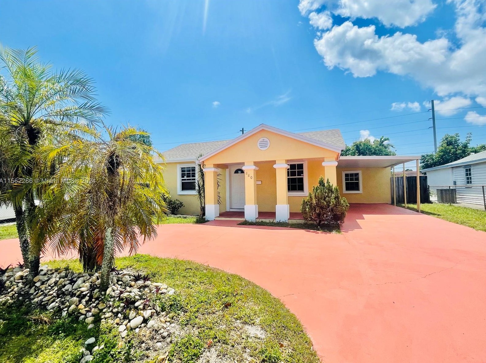 880 Ne 1st Pl, Hialeah, FL 33010