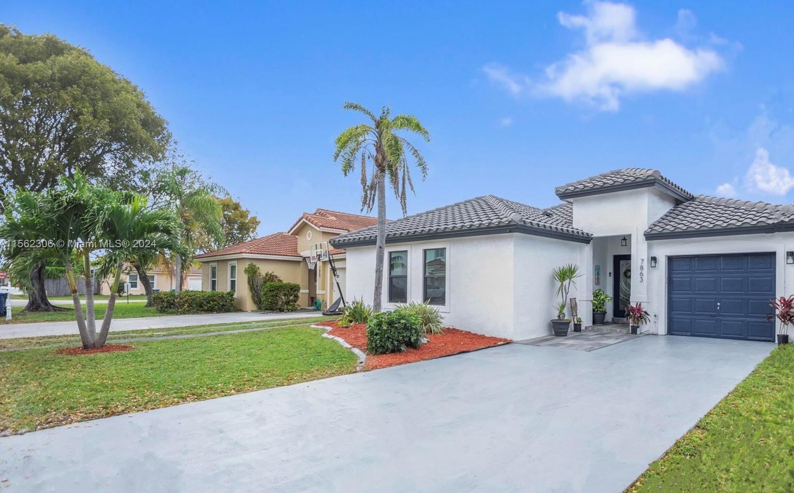 7863 Nw 194th St, Hialeah, FL 33015
