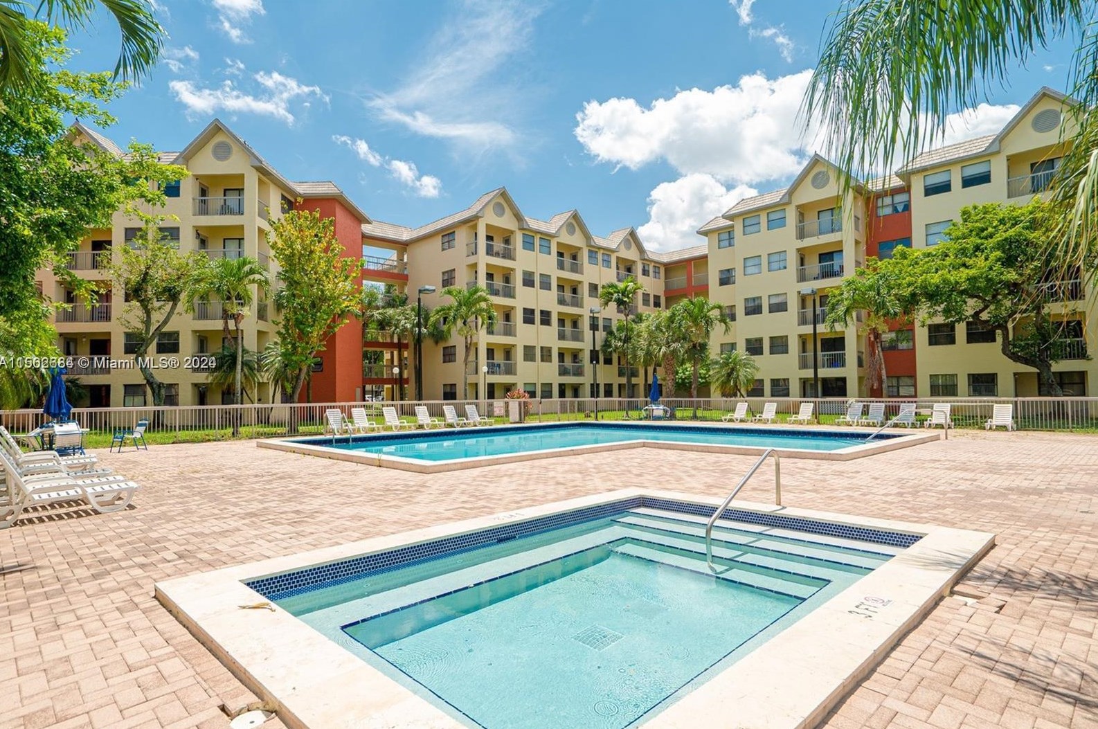 8160 Geneva Way #317, Miami, FL 33166