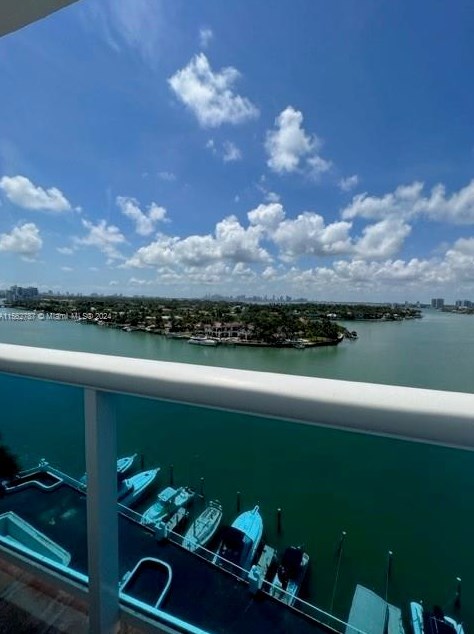 6770 Indian Creek Dr, Miami Beach FL  33141-5702 exterior