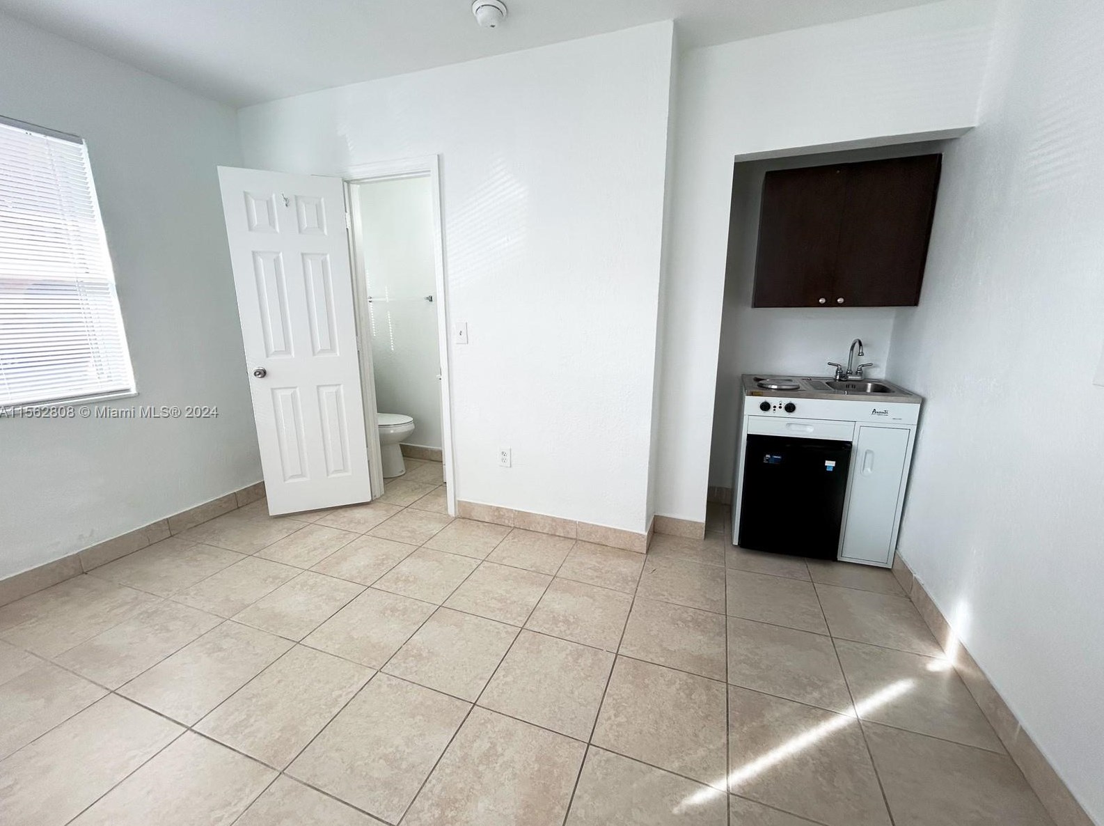 1255 6th St, Miami, FL 33135-4007