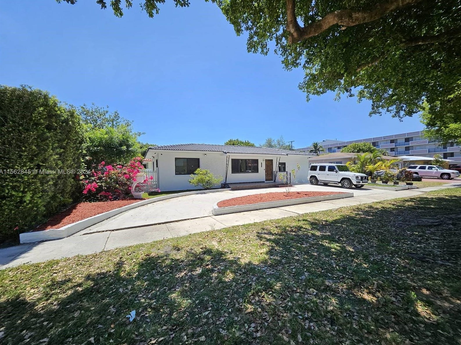 1660 125th St, Miami FL  33167-2345 exterior