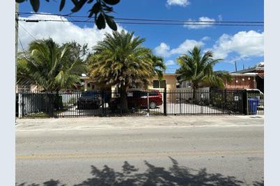 2515 NW 14th Ave - Photo 1