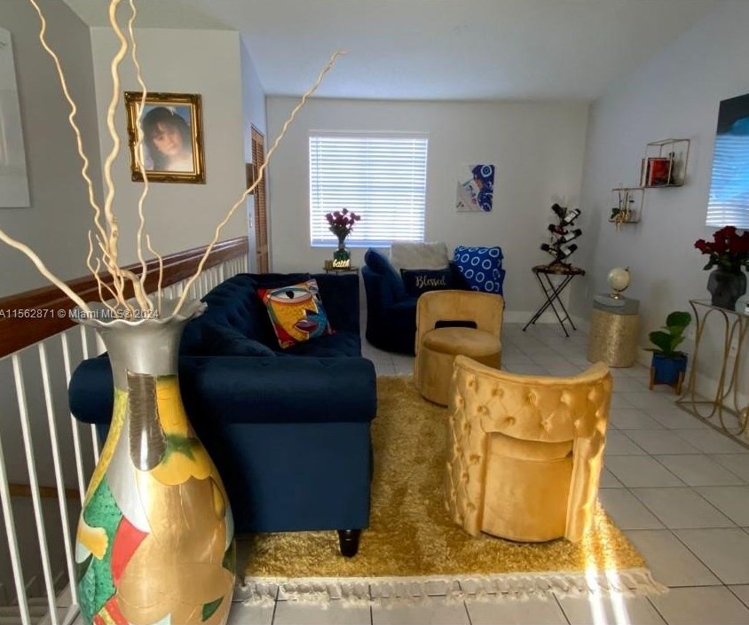 3264 W 70th St #201, Hialeah, FL 33018