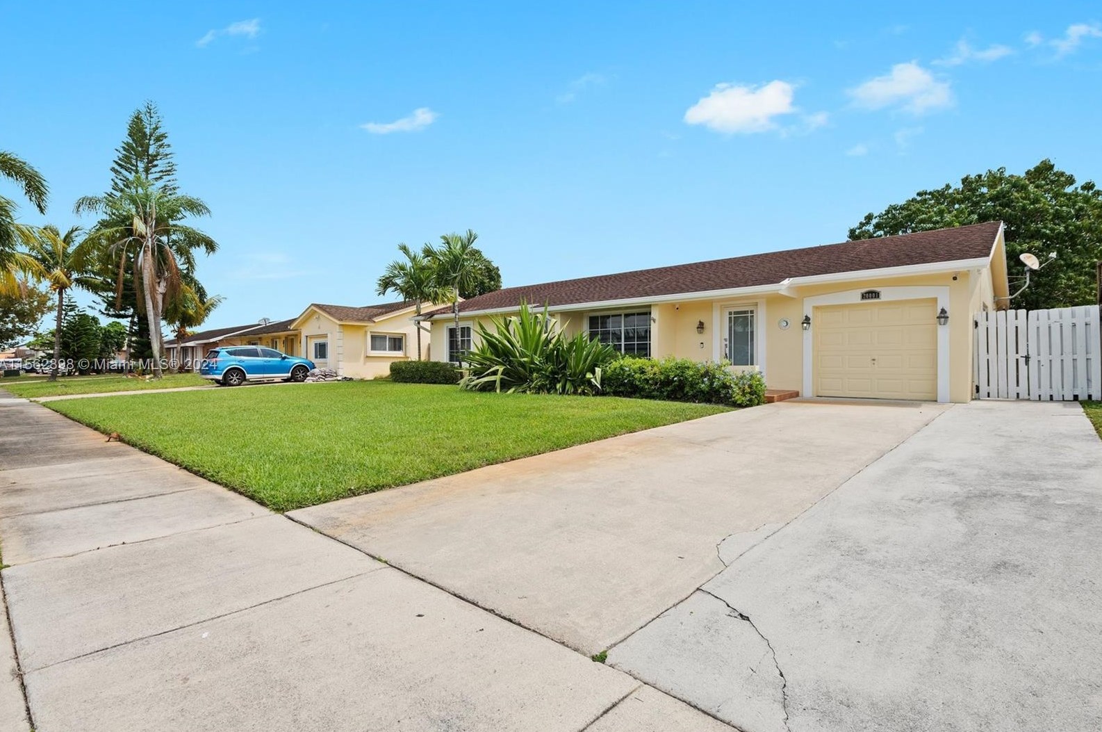 20001 Nw 62nd Ct, Hialeah, FL 33015