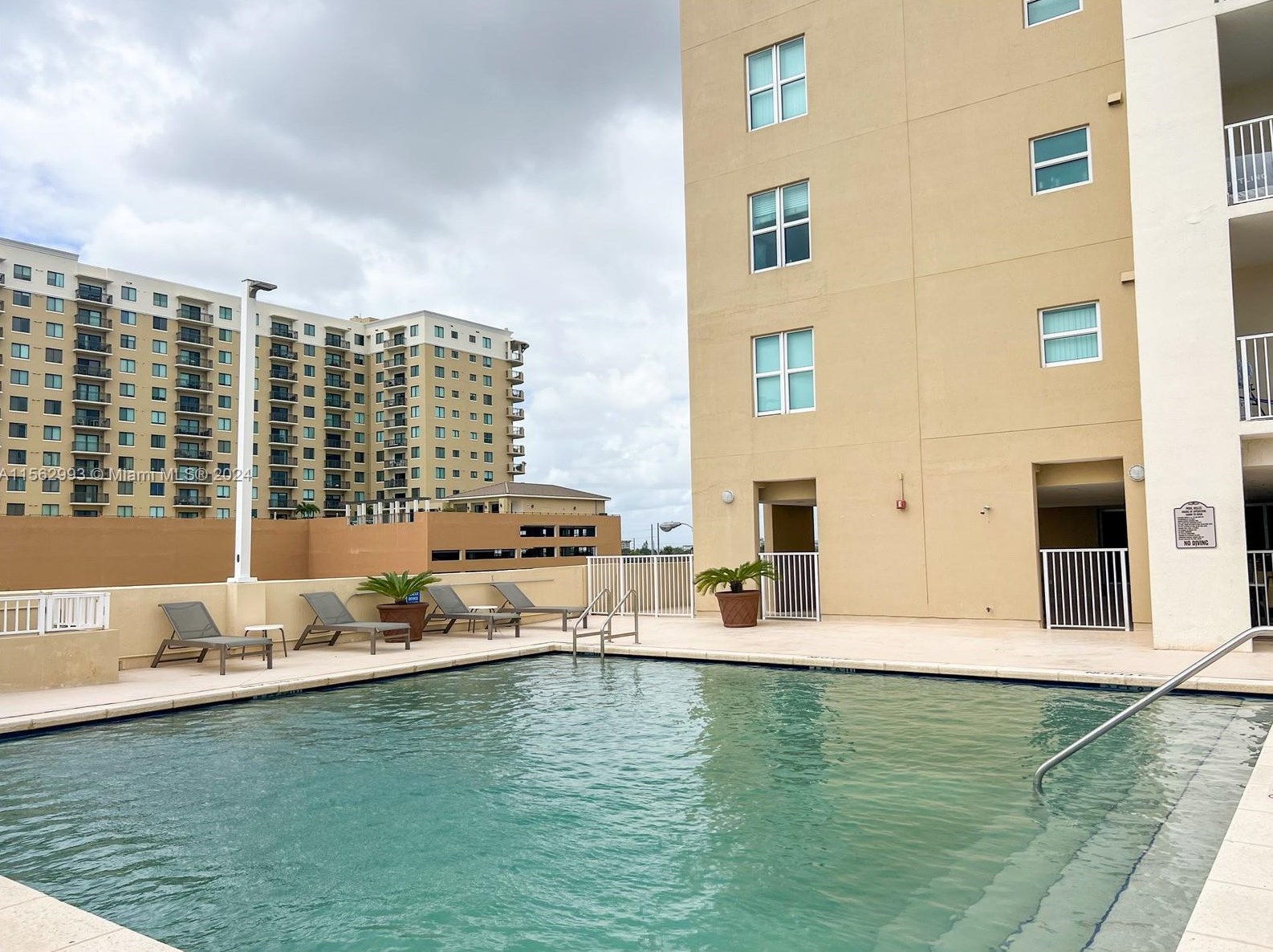 117 42nd Ave, Miami FL 33126-5432 exterior