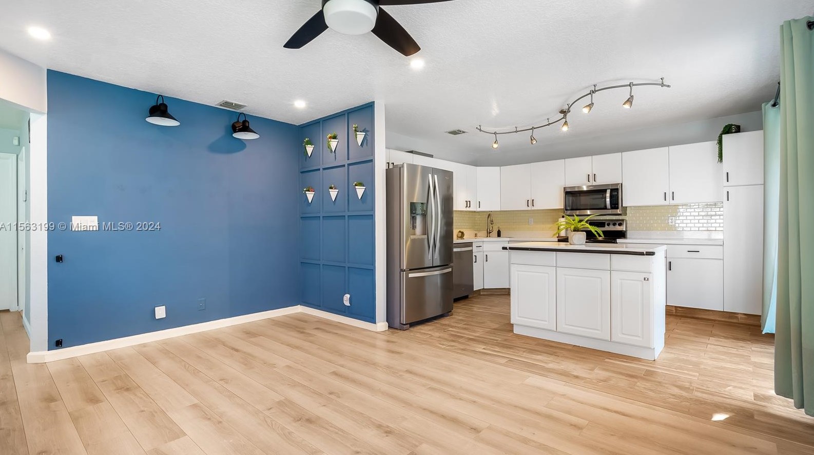 11272 Roundelay Rd, Hollywood FL  33026-1351 exterior