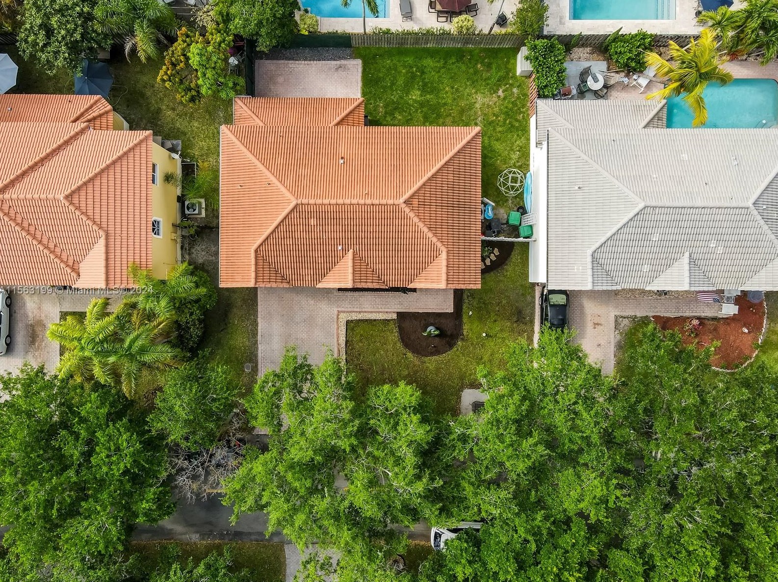 11272 Roundelay Rd, Hollywood FL  33026-1351 exterior