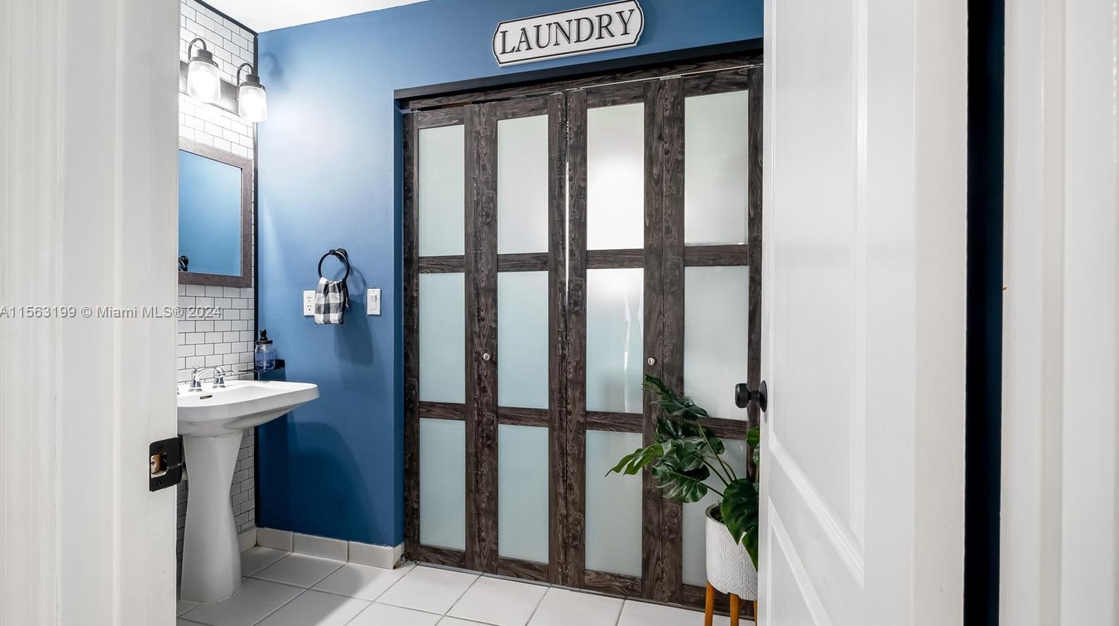 11272 Roundelay Rd, Hollywood FL  33026-1351 exterior