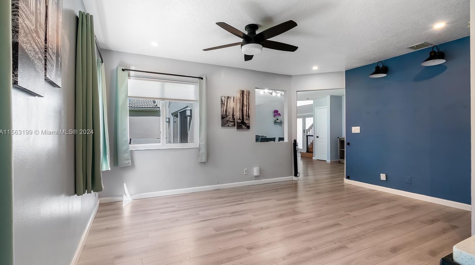 11272 Roundelay Rd, Hollywood FL  33026-1351 exterior