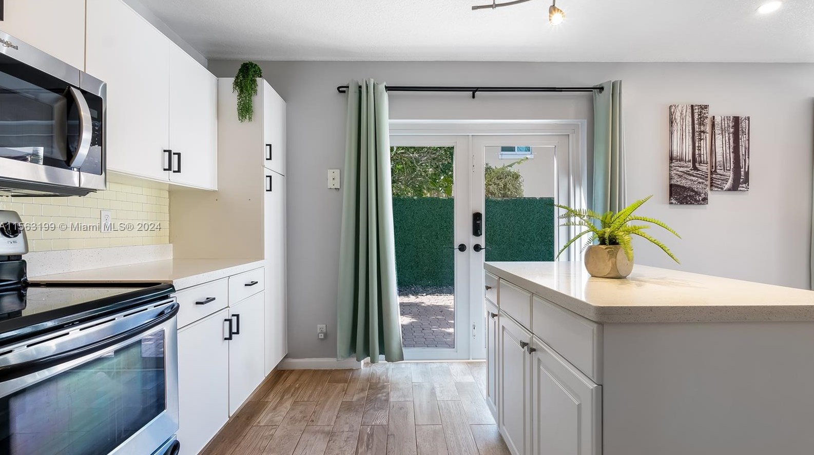 11272 Roundelay Rd, Hollywood FL  33026-1351 exterior