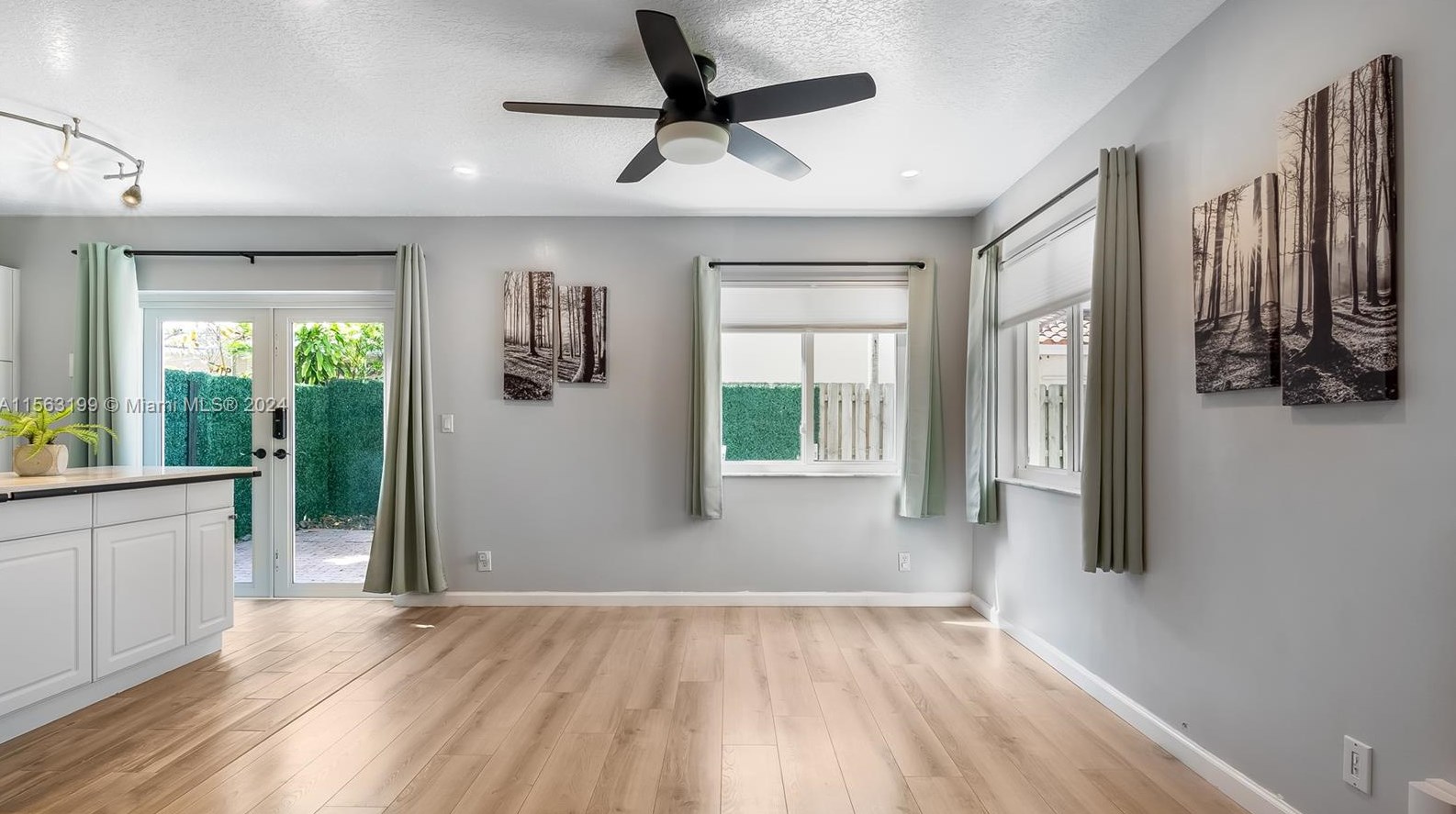 11272 Roundelay Rd, Hollywood FL  33026-1351 exterior