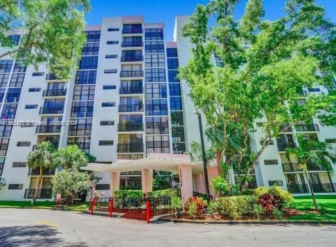 17011 Bay Rd, Miami FL 33160-3685 exterior