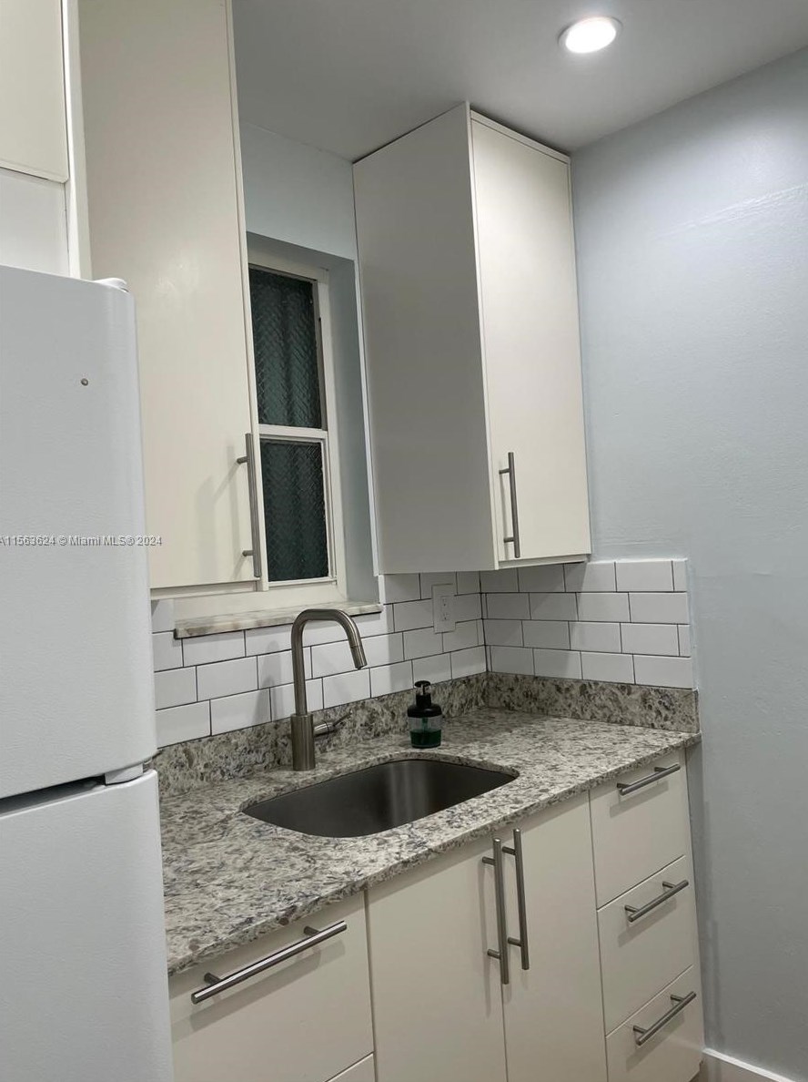 3181 13th St, Miami, FL 33125-1944