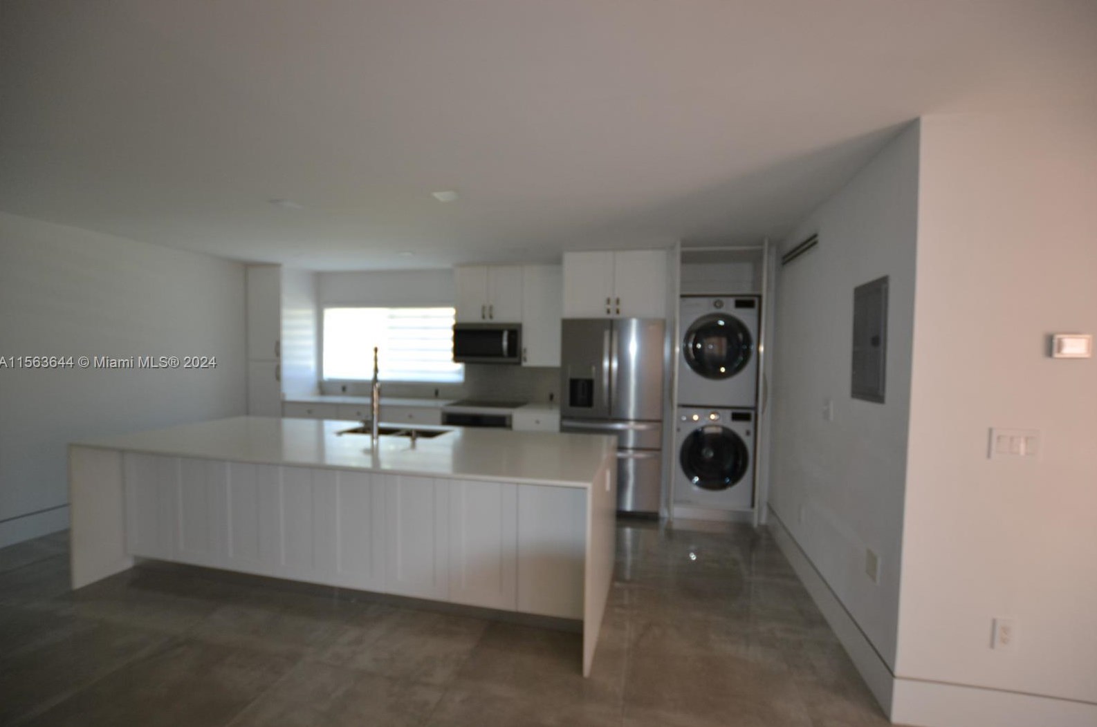 15615 74th Circle Dr, Miami, FL 33193-3355