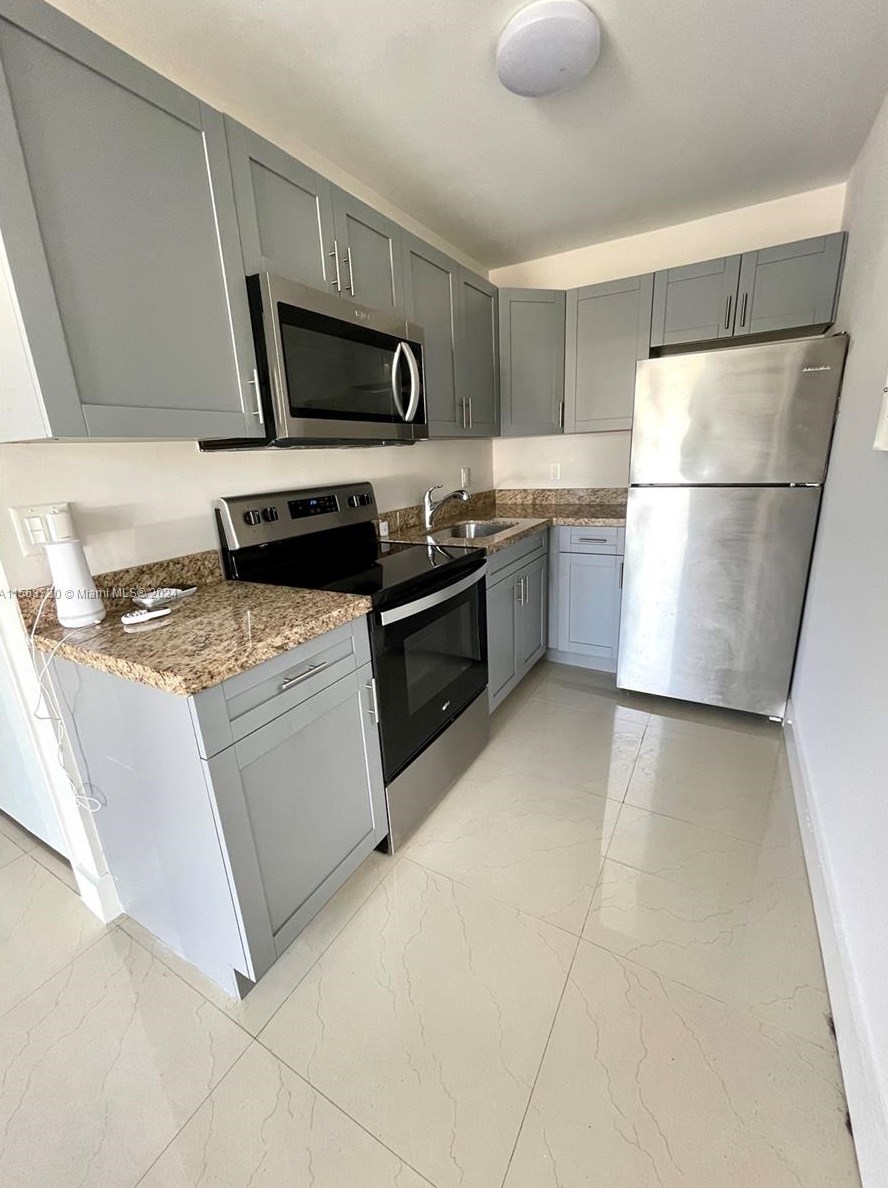 213 Sw 14th St #1-2, Dania Beach, FL 33004