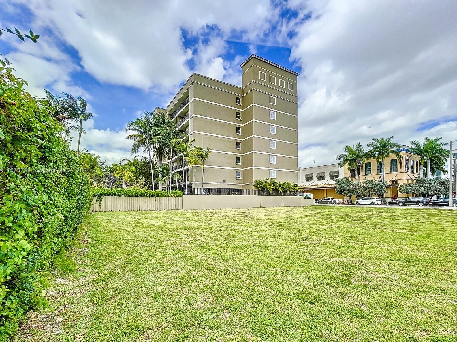 120 Douglas Rd, Miami FL 33134-1821 exterior