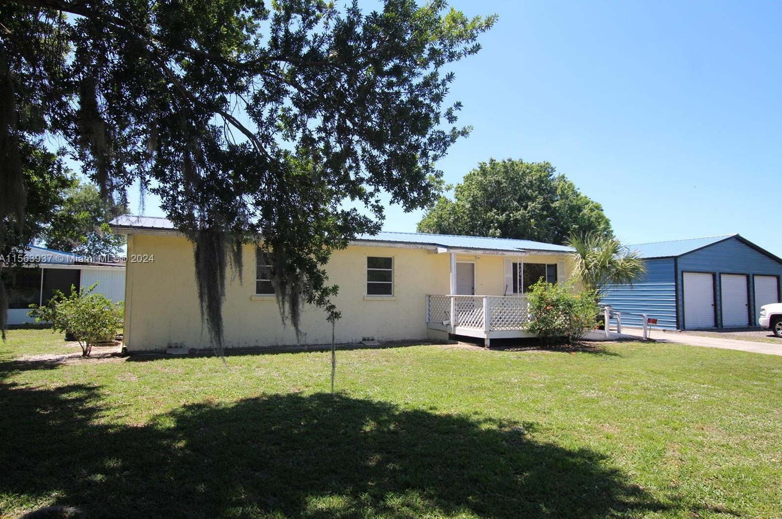 1030 Cypress St, Okeechobee, FL 34974-0242