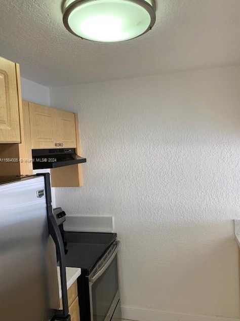 1095 W 77th St #312, Hialeah, FL 33014