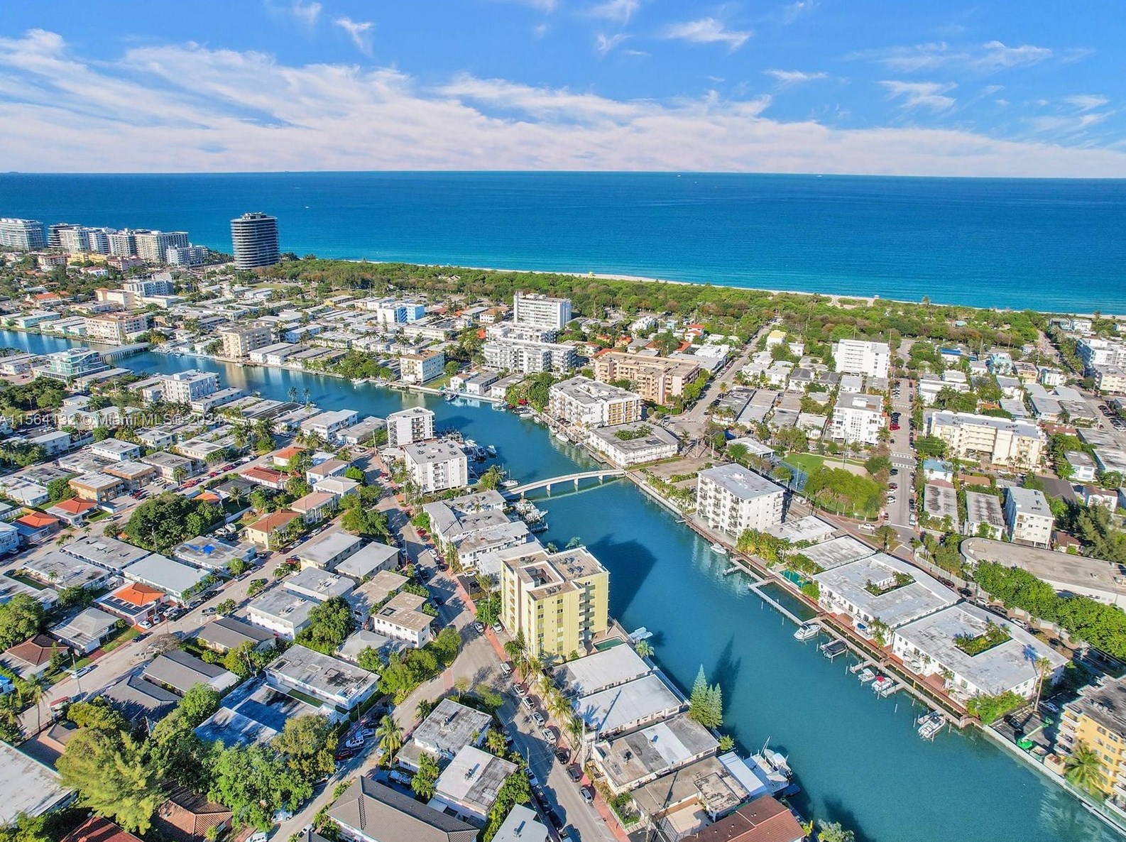 8001 Crespi Blvd, Miami FL 33141-1509 exterior