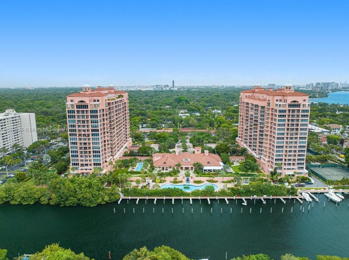 10 Edgewater Dr, Miami FL  33133-6960 exterior