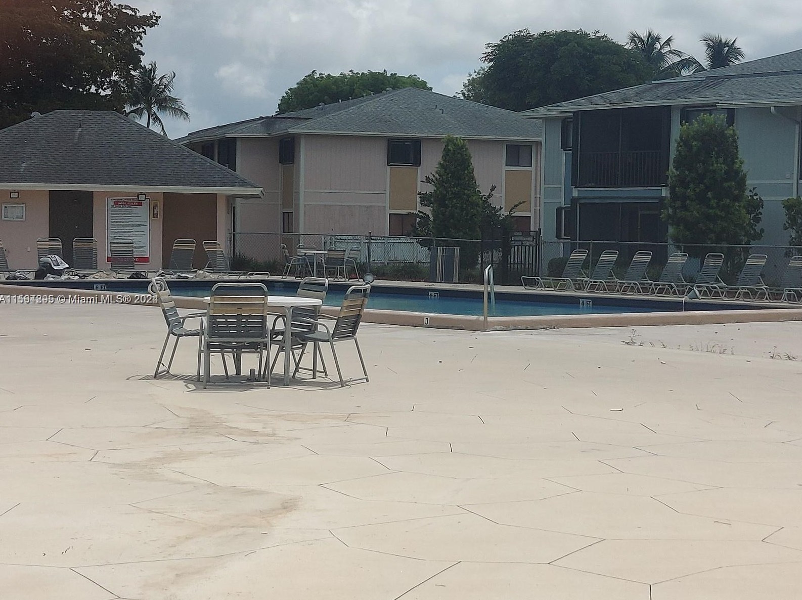 9725 Hammocks Blvd, Miami FL 33196-1537 exterior