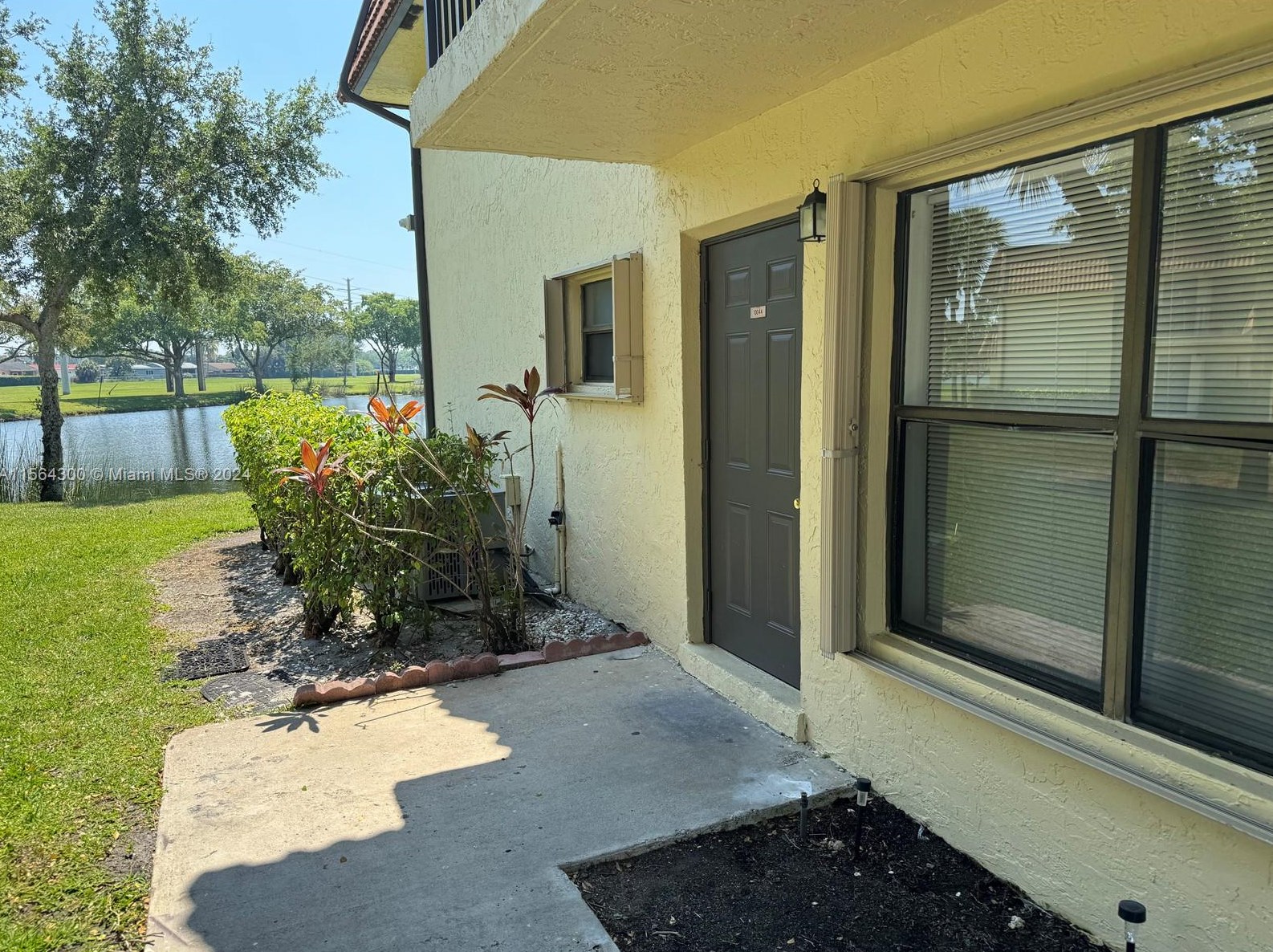 10044 Nw 6th St #104, Hollywood, FL