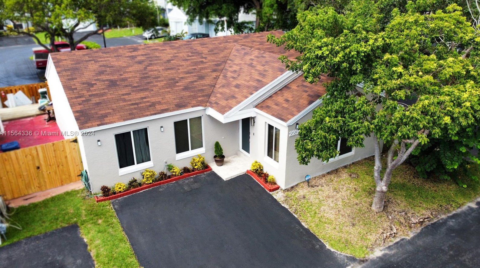22341 99th Ave, Miami, FL 33190-1556