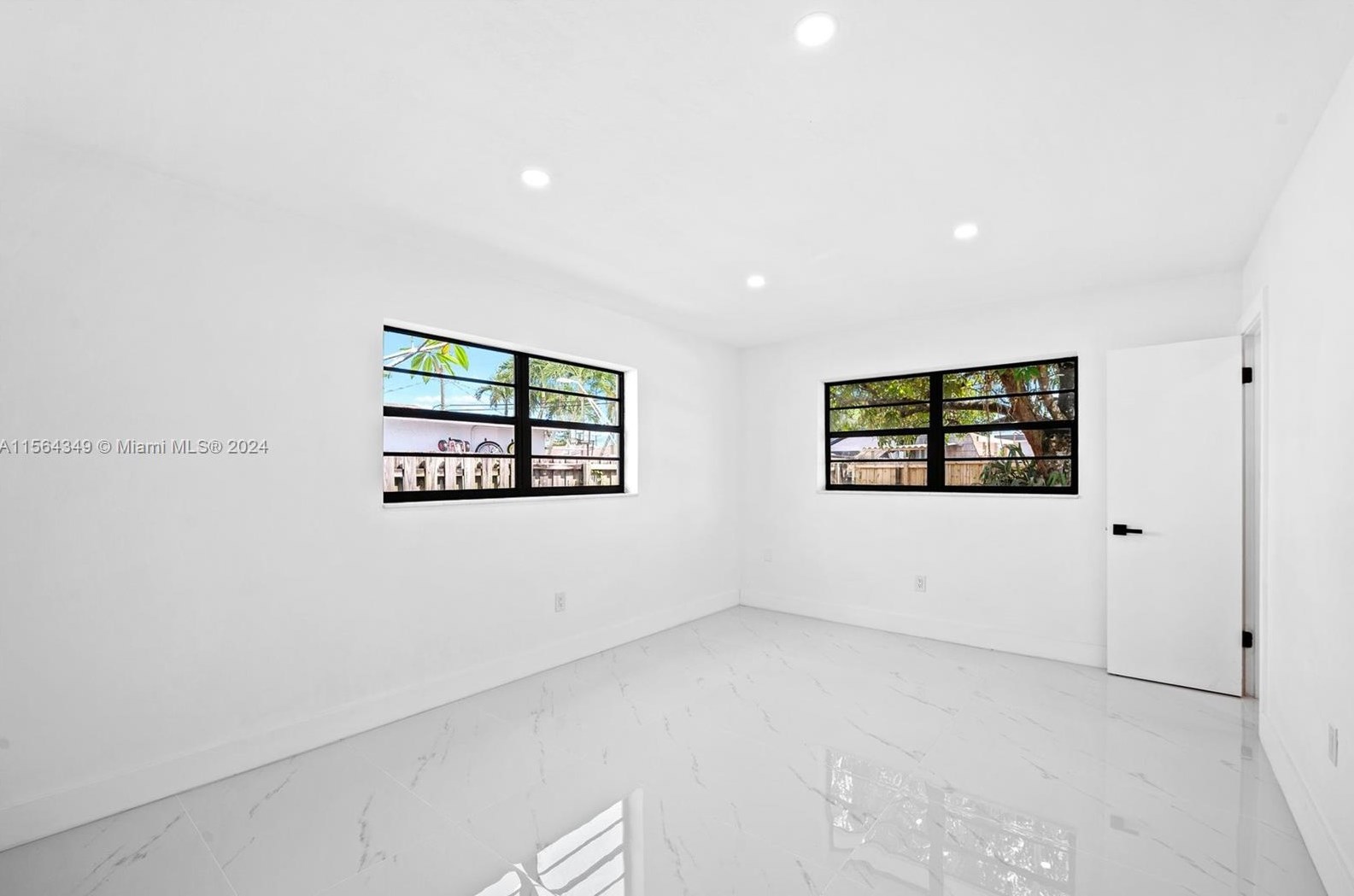 12040 171st Ter, Miami FL  33177-2167 exterior