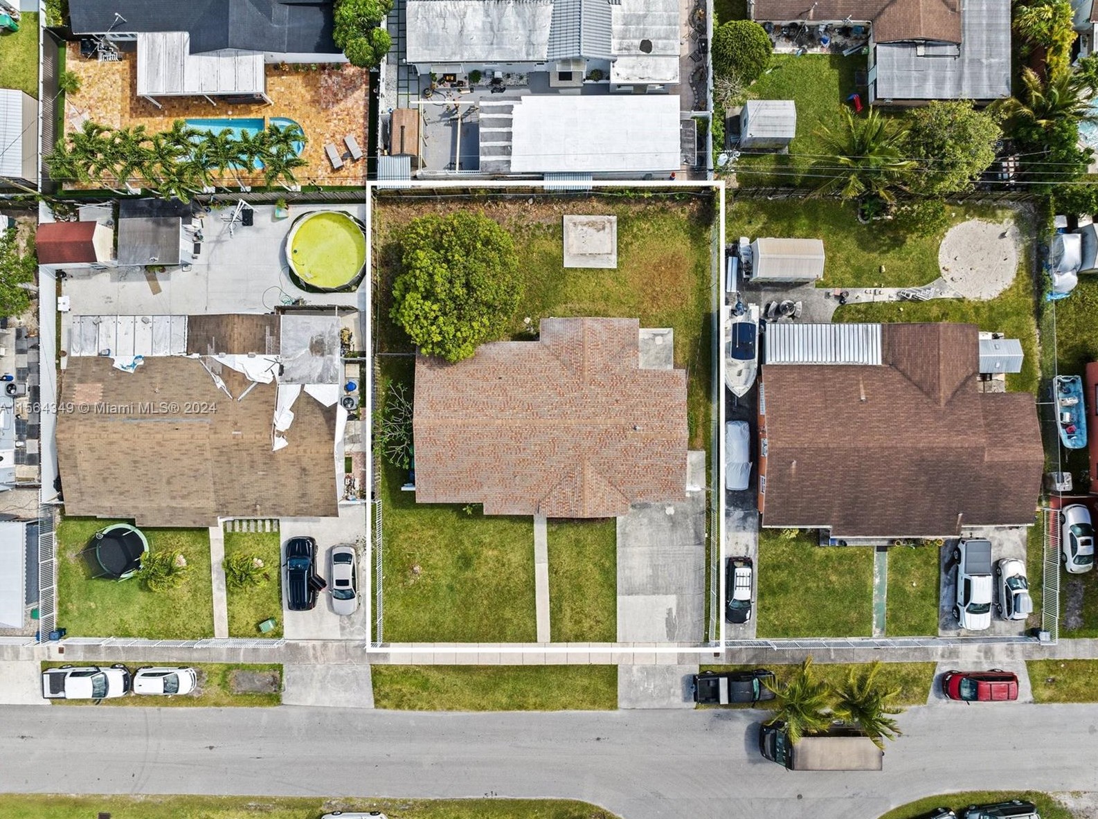 12040 171st Ter, Miami FL  33177-2167 exterior