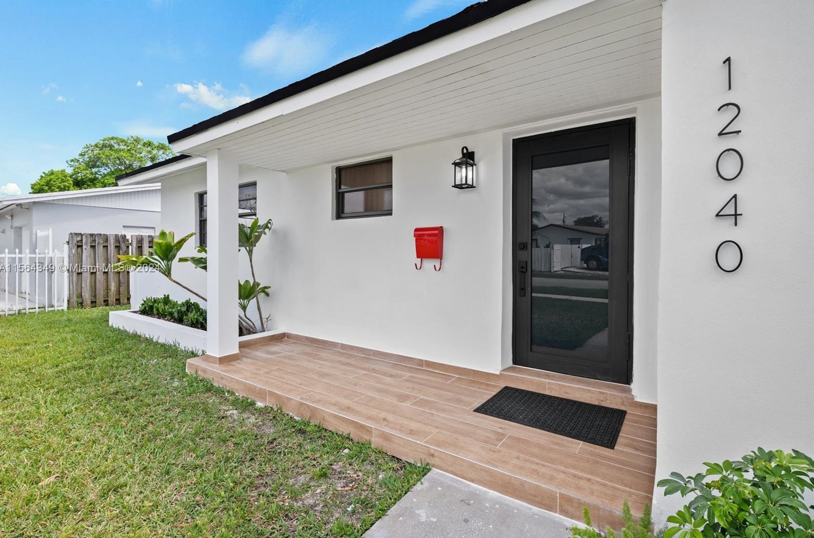 12040 171st Ter, Miami FL  33177-2167 exterior