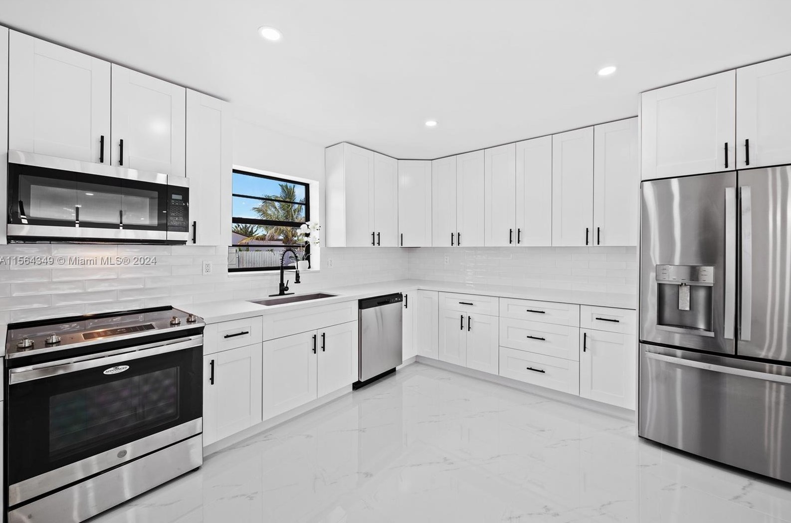 12040 171st Ter, Miami FL  33177-2167 exterior