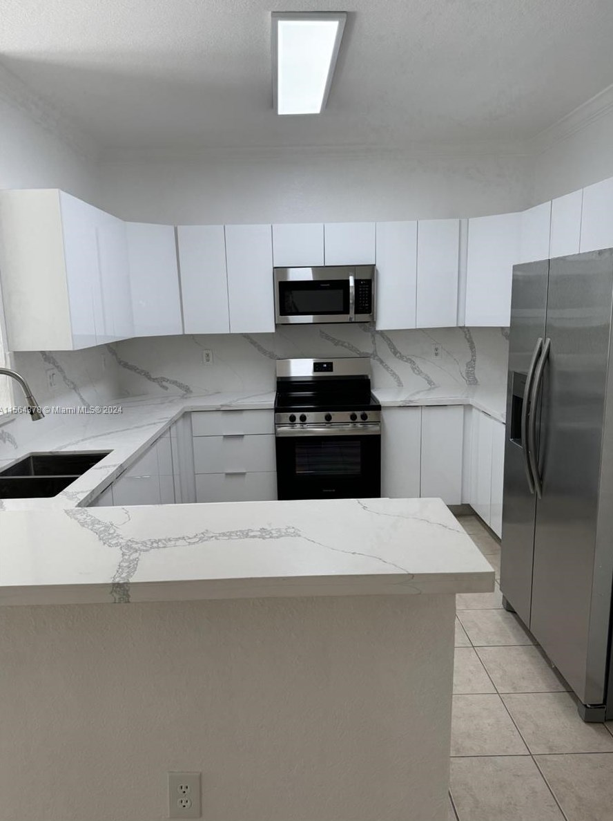 983 154th Path, Miami, FL 33194-2788