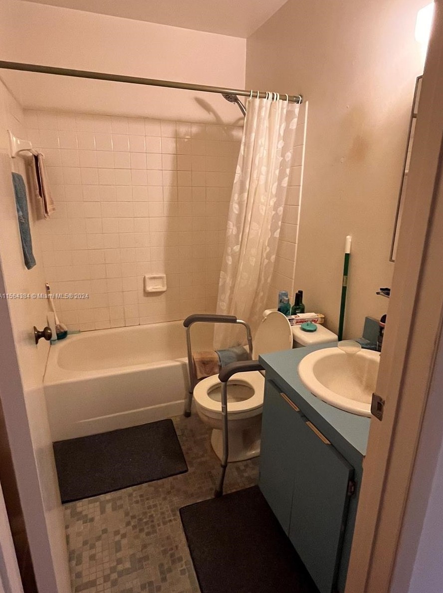 1806 1st Ave, Miami FL  33129-1177 exterior